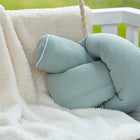 Eine Wickeltischrolle Musselin mint der KraftKids GmbH bietet sanften Komfort auf dem Wickeltisch, ähnlich wie ein Lagerkissen auf einer Schaukel für erholsamen Halt sorgt.