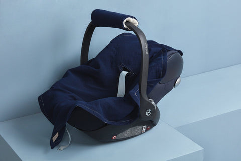 Babydecke für Babyschale Sommer aus Musselin – dunkelblau, Anwendung