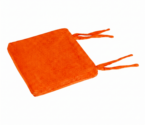 Das KraftKids Sitzkissen für Stühle aus Breitcord in leuchtendem Orange verfügt über zwei Paar Stoffbändchen auf einer Seite und einen abnehmbaren Bezug, abgebildet auf weißem Hintergrund.