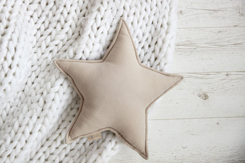 Coussin étoile en mousseline beige