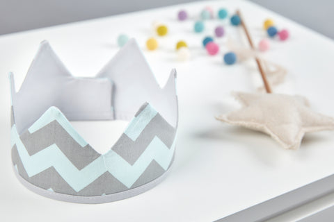 Couronne en tissu chevron gris clair et menthe