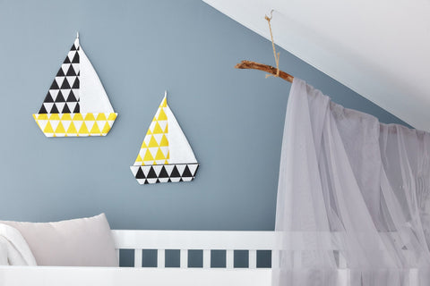 Triangles jaunes de voilier