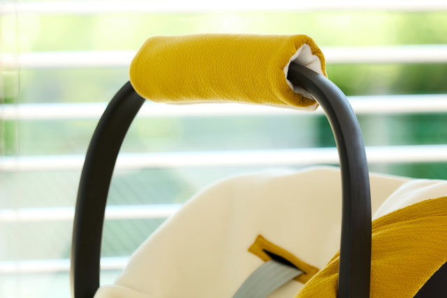 Protège bras siège bébé double crêpe jaune moutarde