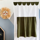 Das KraftKids Puppentheater Kasperletheater Doppelkrepp Grün Herbstgrün inkl.. Teleskopstange ist perfekt für Ihr Puppentheater-Setup, mit hochwertiger Verarbeitung in einem schönen Grünton.